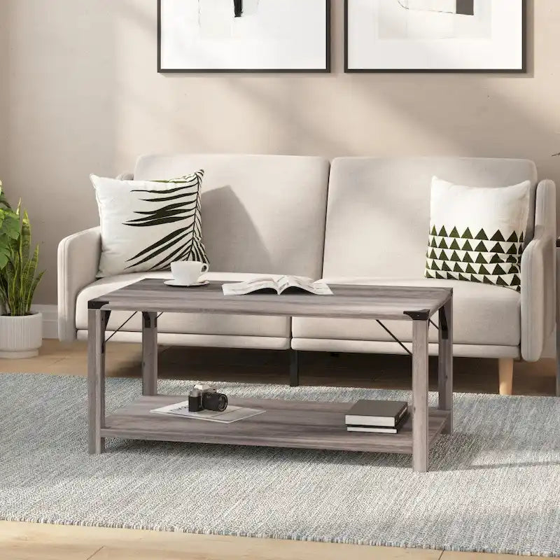 Mesa de centro de 2 niveles con refuerzos laterales de metal y protectores de esquina