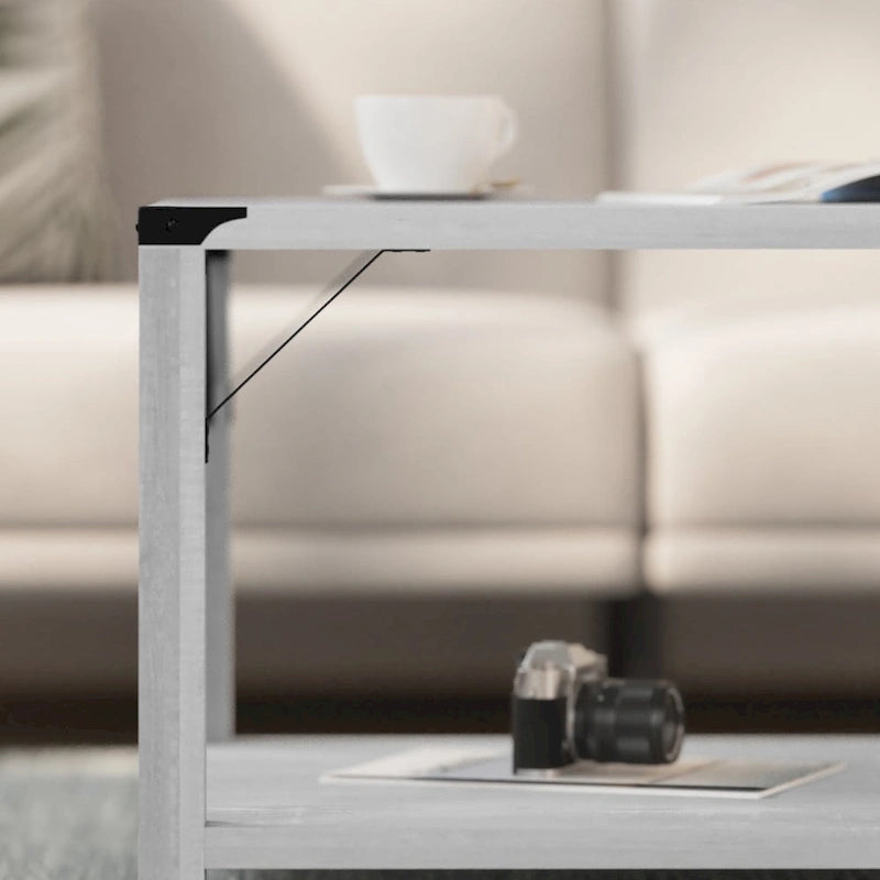 2-stufiger Couchtisch mit seitlichen Metallstreben und Eckkappen