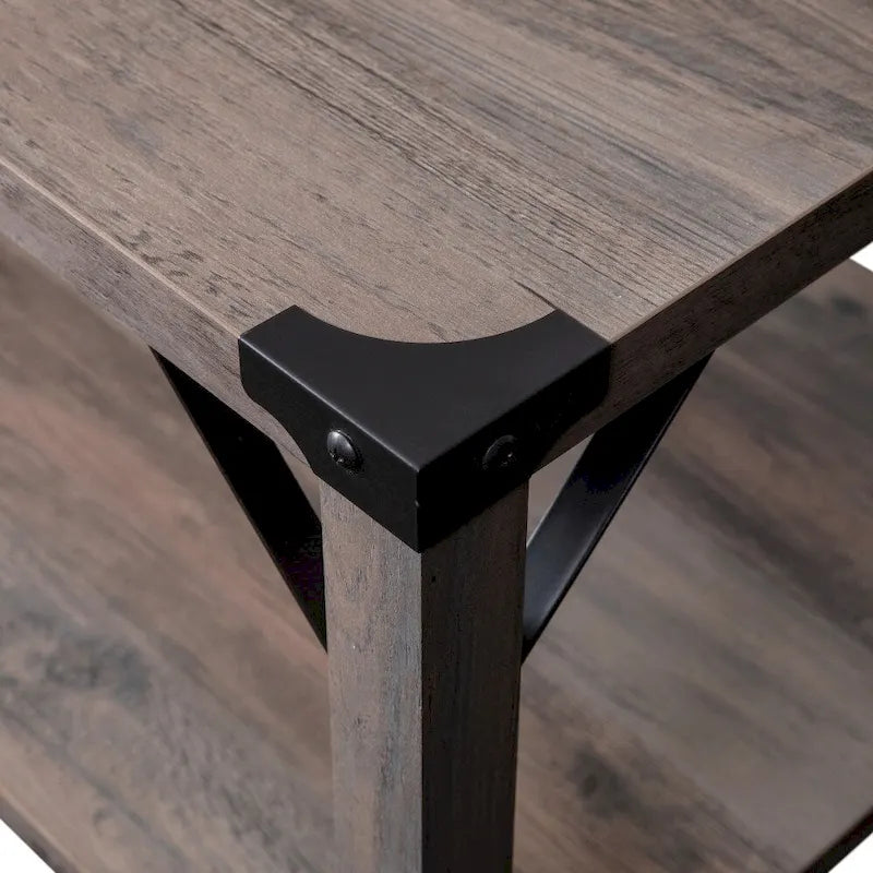 2-stufiger Couchtisch mit seitlichen Metallstreben und Eckkappen