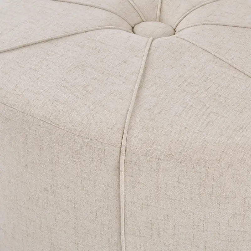 Gepolsterter, gesteppter, ovaler Oversize-Hocker
