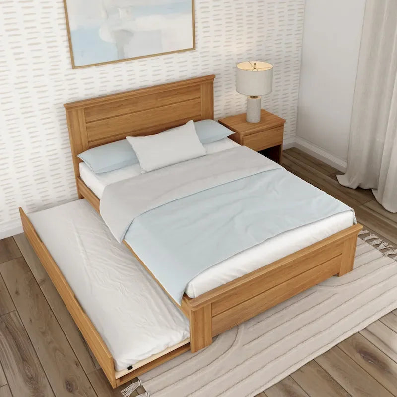 Landhausbett in voller Größe mit Paneel-Kopfteil und Ausziehbett